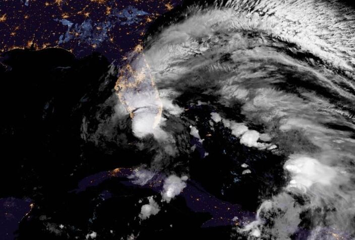 Foto gemaakt door NOAA. - Eta bij de zuidwestpunt van Florida.