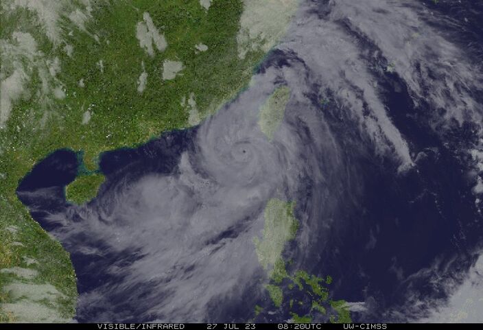 Foto gemaakt door Joint Tyfoon Warning Center - Zuid-Chinese Zee - Het oog van tyfoon Doksuri of Egay is op satellietbeelden mooi zichtbaar.