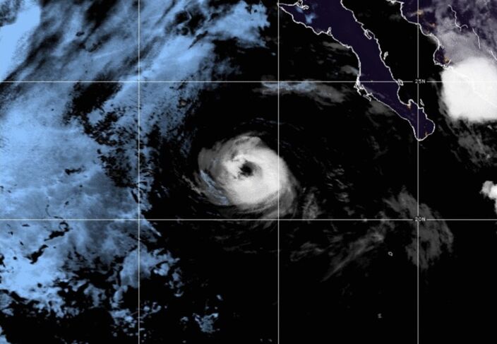 Foto gemaakt door NOAA - Pacific of Grote Oceaan - Orkaan Howard is momenteel actief boven de Pacific, maar neemt de komende dagen in kracht af.