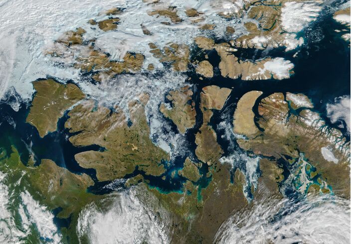 Foto gemaakt door NASA Earth Observatory - Canada - Op 6 augustus 2016 was de noordwestpassage bij Canada wel voor een groot deel ijsvrij. 