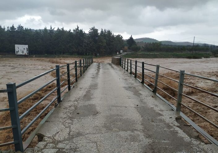 Foto gemaakt door Salvador Salas (Diario Sur) - Málaga - De rivier de Turón stroomt door Ardales met een grotere stroomsnelheid dan normaal na de regenval