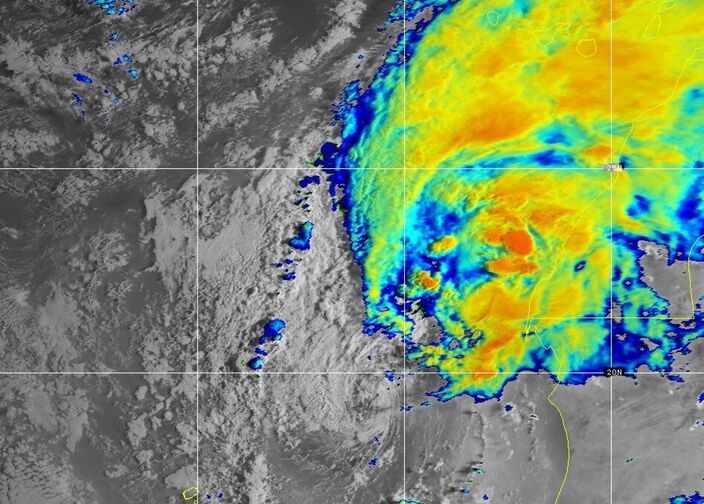 Foto gemaakt door NOAA-NHC - Atlantische Oceaan, tussen Kaapverdië en de Canarische Eilanden - Tropische storm Hermine trekt met veel wind en regen richting de Spaanse eilanden.