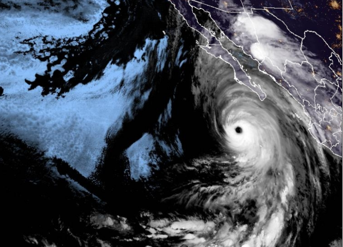 Foto gemaakt door National Hurricane Center - Miami - Voor het eerst in 84 jaar is een orkaan op weg naar het zuiden van de Amerikaanse staat Californië. De orkaan, Hillary is nu een stom van de derde categorie.