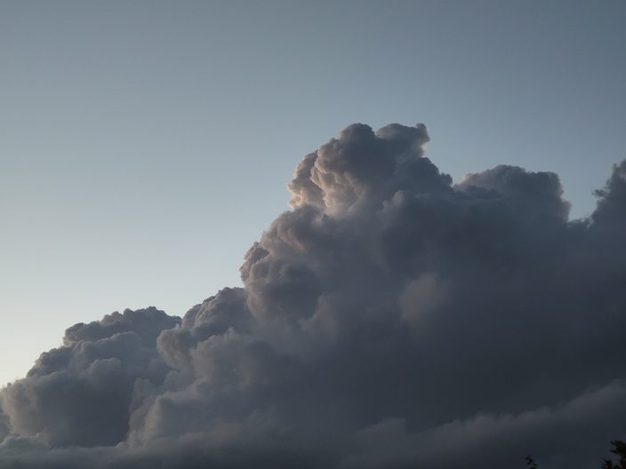 Foto gemaakt door Martin Damhuis - Almelo - Groeiende stapelwolken in een instabiele lucht