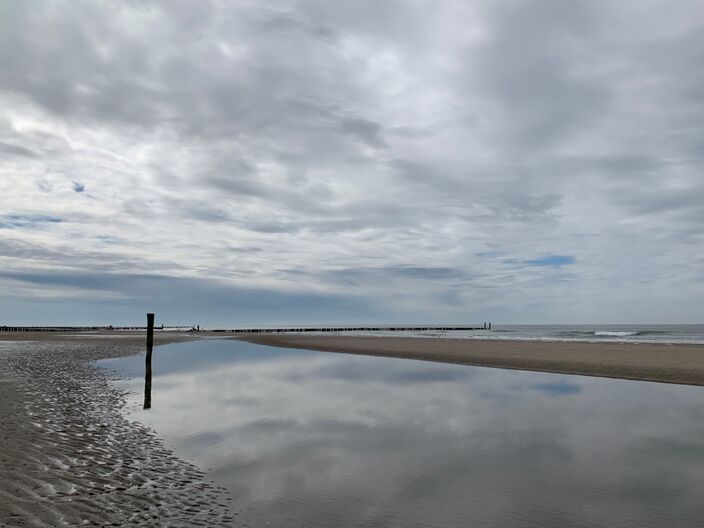 Foto gemaakt door Erica van Leeuwen - Stralend zomerweer zit er de komende tijd niet in, het blijft eerder koeler dan gemiddeld en licht wisselvallig.