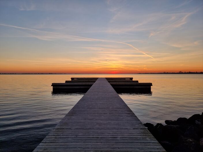 Foto gemaakt door Ingrid van Wageningen - Westeinder Plassen - Het rustige weer van dit moment houdt voorlopig aan. Vooral vanaf zondag en maandag komt de zon er weer beter door en wordt het bijna lenteachtig.