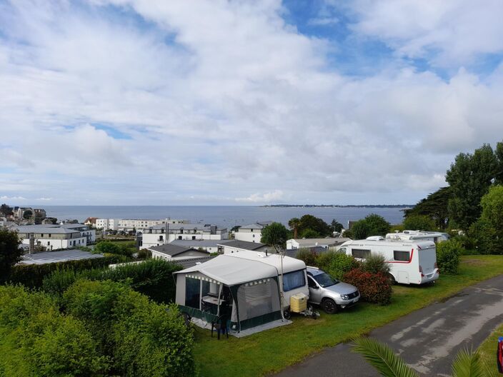 Foto gemaakt door Joost Mooij - Concarneau, Bretagne, Frankrijk - Licht wisselvallig op de camping in de Franse provincie Bretagne. 