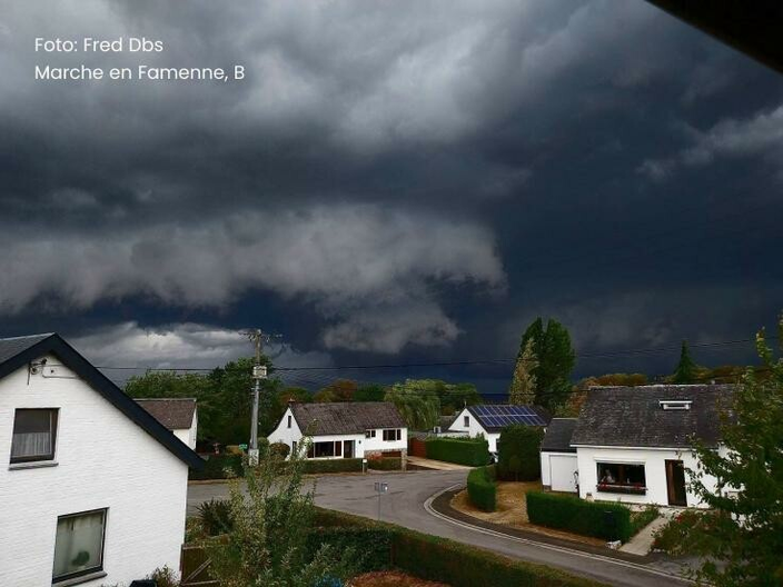 Foto gemaakt door Fred Dbs - Marche-en-Famenne - Foto van de supercell in de Belgische provincie Luxemburg Foto gemaakt door Fred Dbs - Marche-en-Famenne - Foto van de supercell in de Belgische provincie Luxemburg