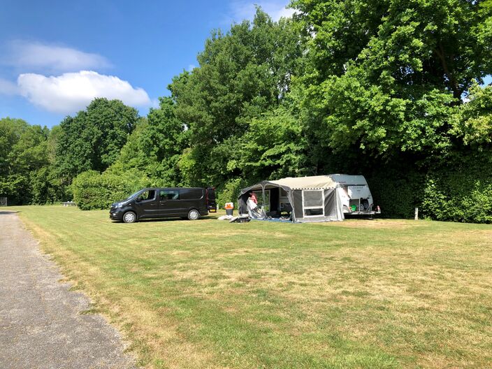 Foto gemaakt door Jolanda Bakker - Zevenhuizen - Door het aanhoudend droge en zonnige weer begint het gras geleidelijk op steeds meer plekken te verkleuren, net als in voorgaande jaren.