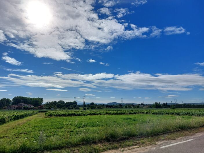 Foto gemaakt door Karin van der Graaff - Saint-Paulet-de-Caisson (Ardèche, Frankrijk) - Volgend weekend begint de zomervakantie voor de regio Midden en het lijkt in grote delen van Europa dan gelijk (erg) warm te worden.