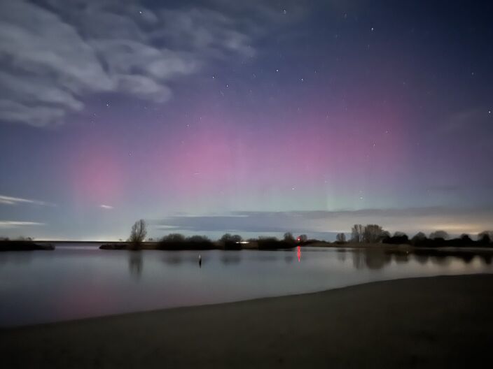 Foto gemaakt door Elize van Kleij - Lelystad - Noorderlicht, eerder dit voorjaar, gezien vanuit Lelystad.  