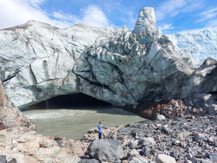 Foto gemaakt door Marjolein Gevers  - Russel Glacier (Groenland), juli 2022 - Zeer veel sneeuwval én zeer veel smelt. Over de hele lijn verliest de Groenlandse ijskap massa. 