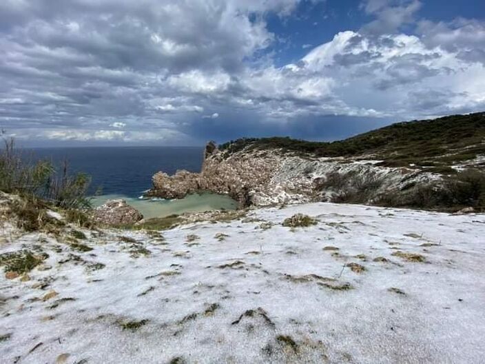 Foto gemaakt door Natasja van den Berg - Mallorca - Regen-, onweers- en hagelbuien zorgen voor overlast, maar ook een verlichting van de droogte in het Middellandse Zeegebied. In het noorden van Spanje viel zelfs sneeuw. Het onstabiele, buiige weer houdt voorlopig aan. Ook voor het droge Spanje gloort hoop.