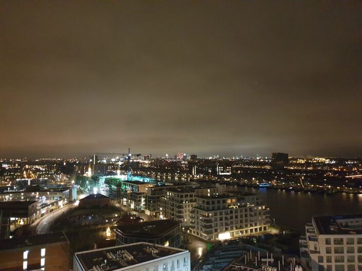 Foto gemaakt door Geurt van Roekel - Amsterdam - Het grijze weer houdt aan en in de loop van woensdag nemen in het oosten de sneeuwkansen toe. 