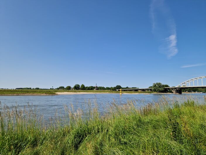 Foto gemaakt door Irma Booij - Deventer - De nieuwe week begint met grote verschillen in de temperatuur en het weerbeeld tussen Noord- en Zuid-Nederland. Richting volgend weekend lijkt het overal warmer te worden.