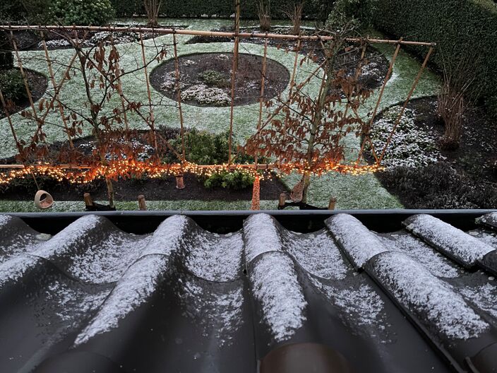 Foto gemaakt door Erica van Leeuwen-de Bruijn. - Kloetinge - In Kloetinge in Zeeland viel vanochtend al wat natte sneeuw.