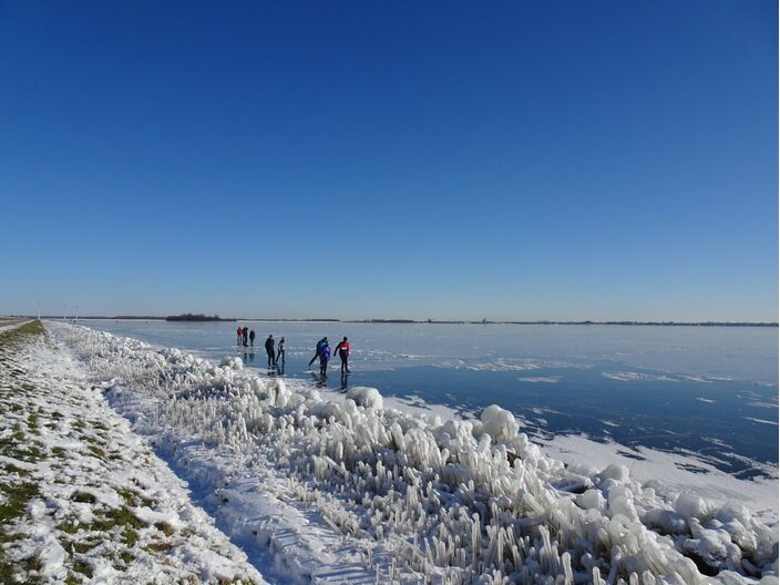 Foto gemaakt door Gonny Numan - Zeewolde - Schaatsen bij Zeewolde, in de afgelopen winter op 13 februari. 