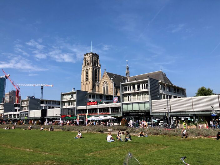 Foto gemaakt door Jolanda Bakker - Rotterdam - Lekker buiten zitten in de zon in hartje Rotterdam