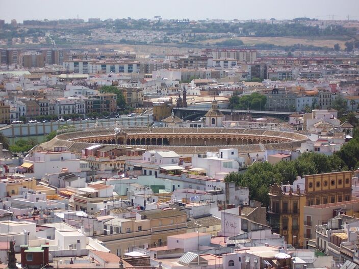 Foto gemaakt door Wikipedia - Sevilla - De hete lucht schuifelt over Spanje en Frankrijk in onze richting en komt stapje voor stapje dichterbij. Daar is het al extreem, bij ons moet het nog komen. 