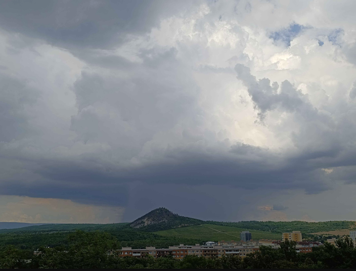 Foto gemaakt door Peter (discord) - Lužice - In Tsjechië viel 25 juli lokaal bijna 100 mm regen binnen een uur en overstroomden verschillende dorpen.