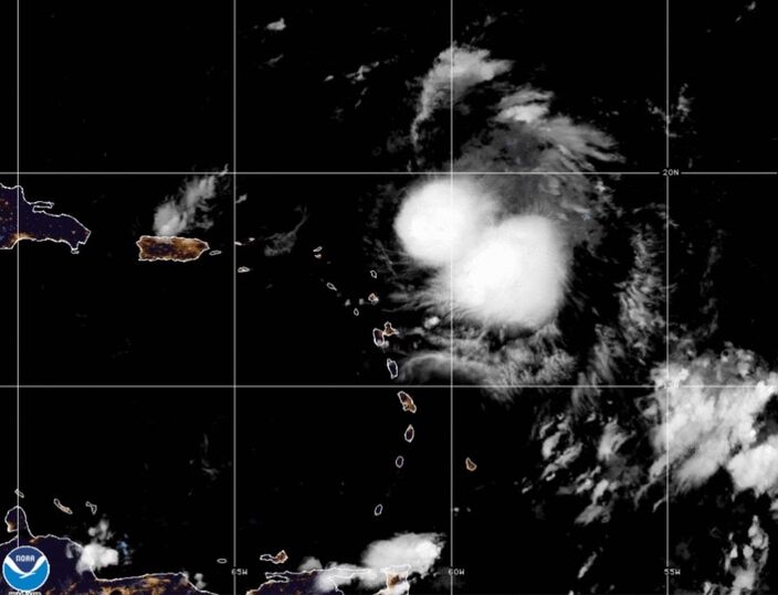 Foto gemaakt door NOAA - Atlantic Bassin - Tropische storm Earl trekt de komende dagen net ten noorden van de Antillen langs.