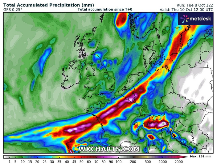 De totale neerslagsom door het lagedrukgebied afkomstig van ex-orkaan Kirk loop in een strook over West-Europa. © WXCharts