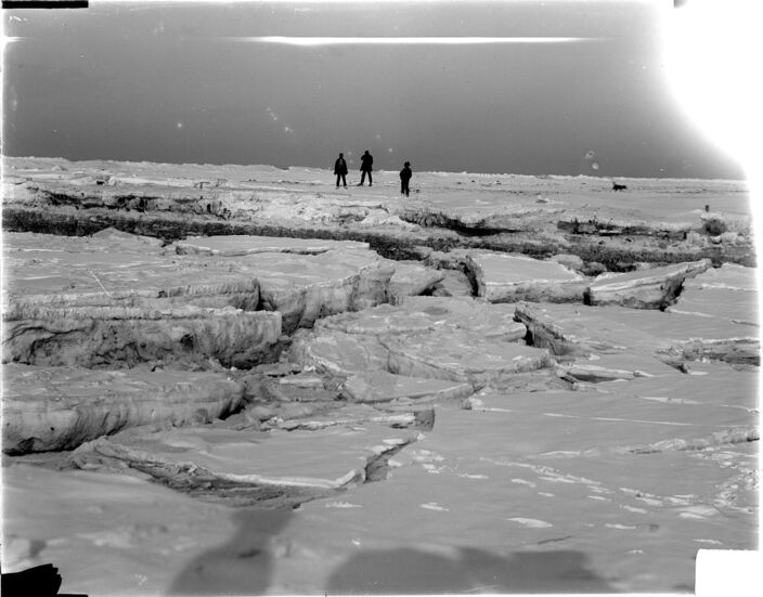 Foto gemaakt door Jan Goedeljee (Wikipedia) - Katwijk aan Zee  - Zo zag de Noordzee er soms uit in de 19e eeuw.
