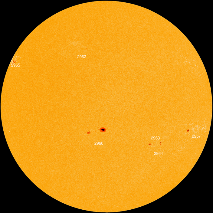 Foto gemaakt door SDO/HMI - Op de zon waren vanochtend 6 verschillende groepen aan zonnevlekken te zien. 