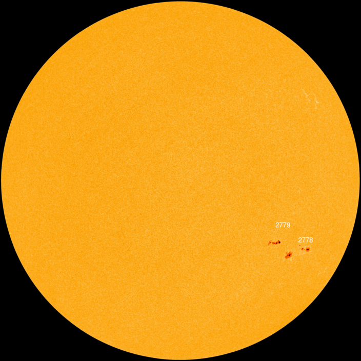 Foto gemaakt door SDO/HMI - Aan het oppervlak van den zon zijn twee grote zonnevlekken te zien. 