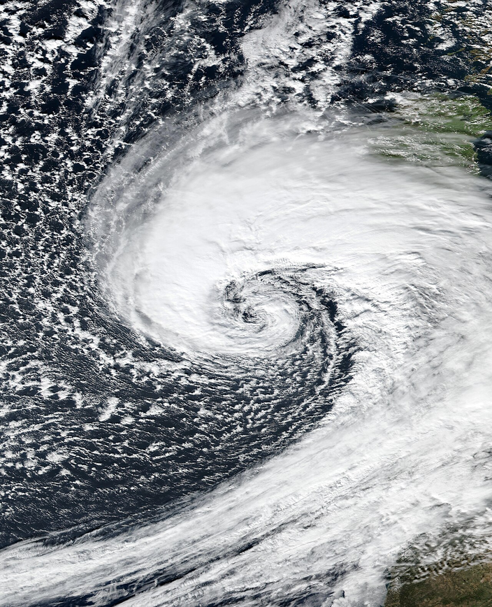 Foto gemaakt door NASA Worldview - Storm Austen nadert de Britse Eilanden op 22 oktober 2026.