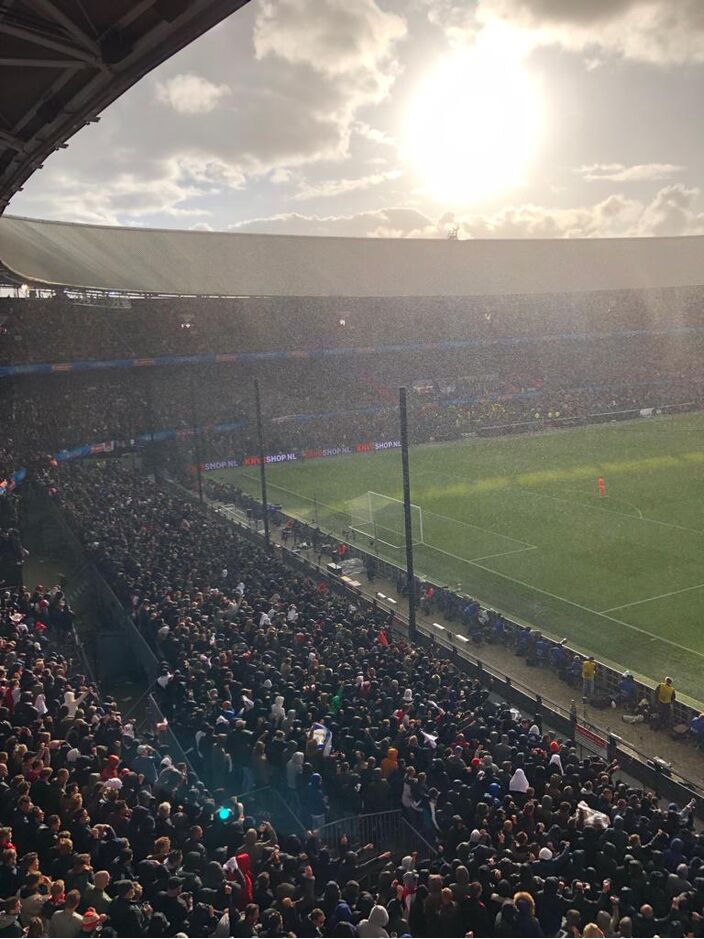 Foto gemaakt door Bas van Kesteren - Tijdens de bekerfinale van 2019 kwam bij een bui zelfs hagel en natte sneeuw naar beneden. Vandaag is het een stuk warmer en droog. 