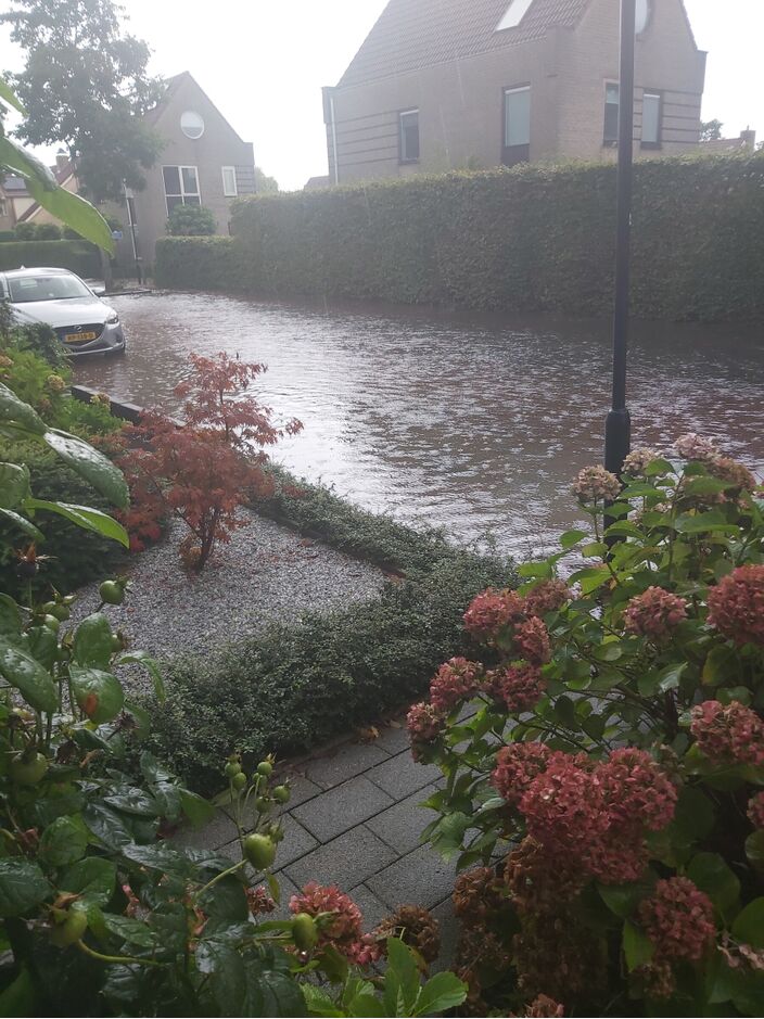 Foto gemaakt door Roald (Weerwoord) - Terneuzen - In Zeeland (vooral Middelburg en Terneuzen) kwam het lokaal tot overstromingen door de enorme regenhoeveelheden.